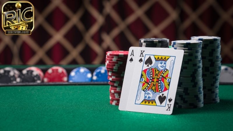 Chơi bài Poker trực tuyến