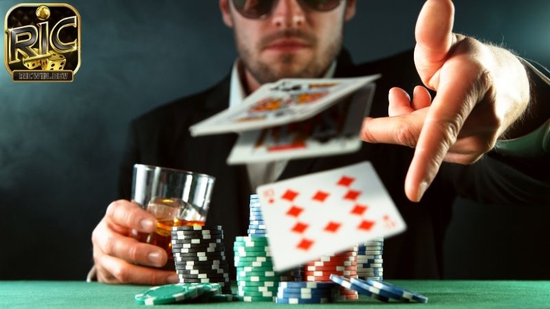 Chơi bài Poker trực tuyến